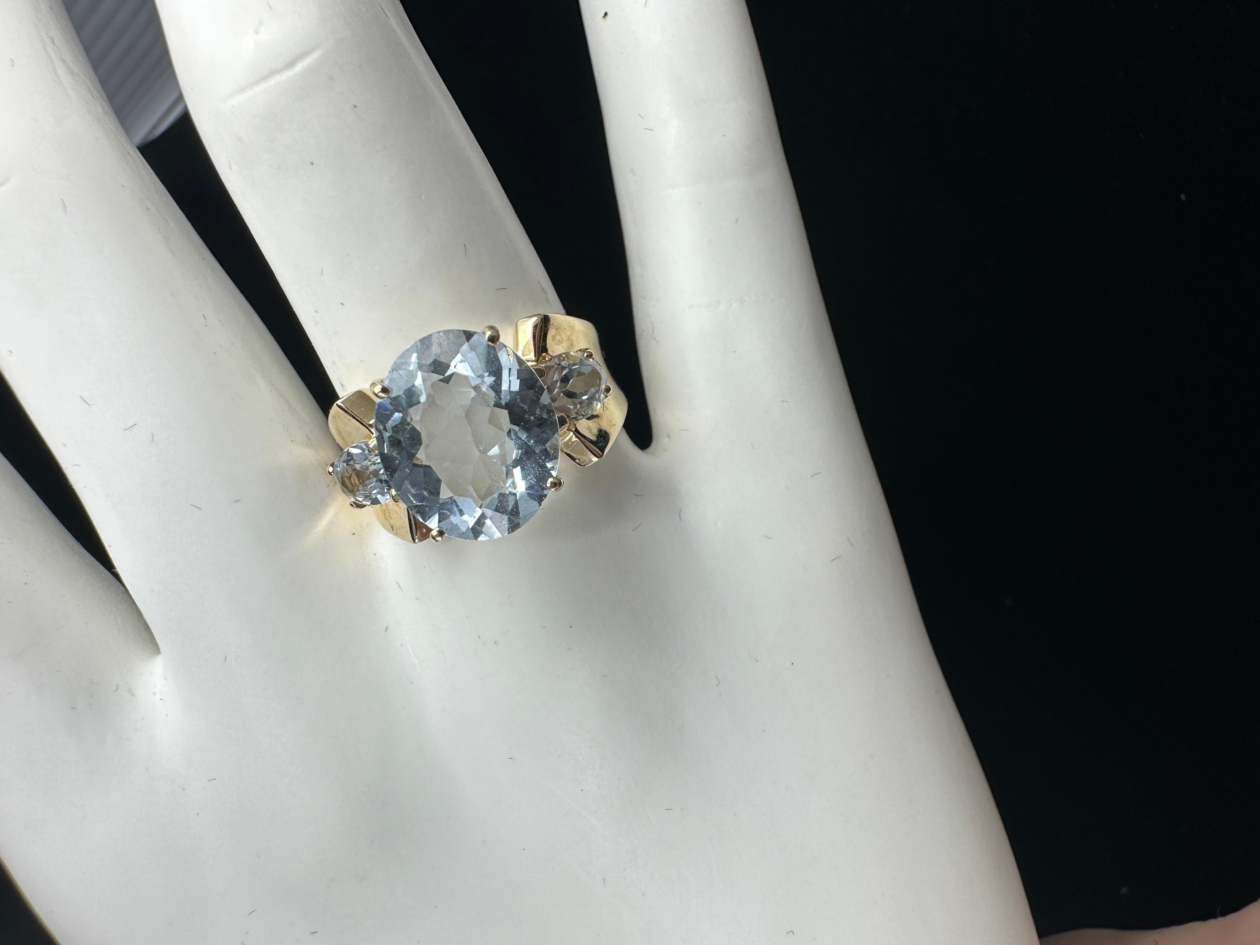 Retro Aquamarin Drei Stein Ring 4 Karat Zentrum 14 Karat Gold Antike Cocktail im Angebot 2