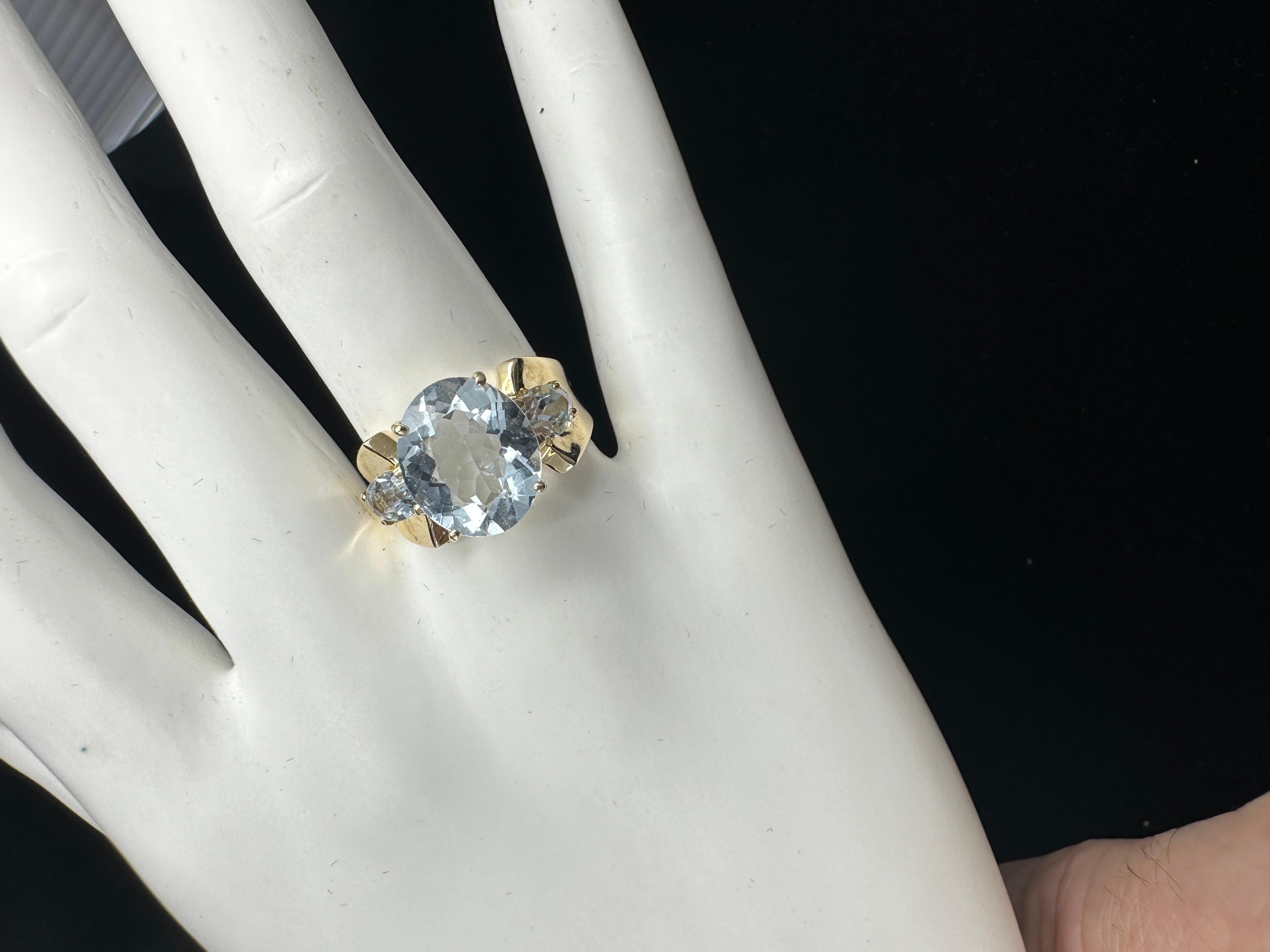 Retro Aquamarin Drei Stein Ring 4 Karat Zentrum 14 Karat Gold Antike Cocktail im Angebot 4