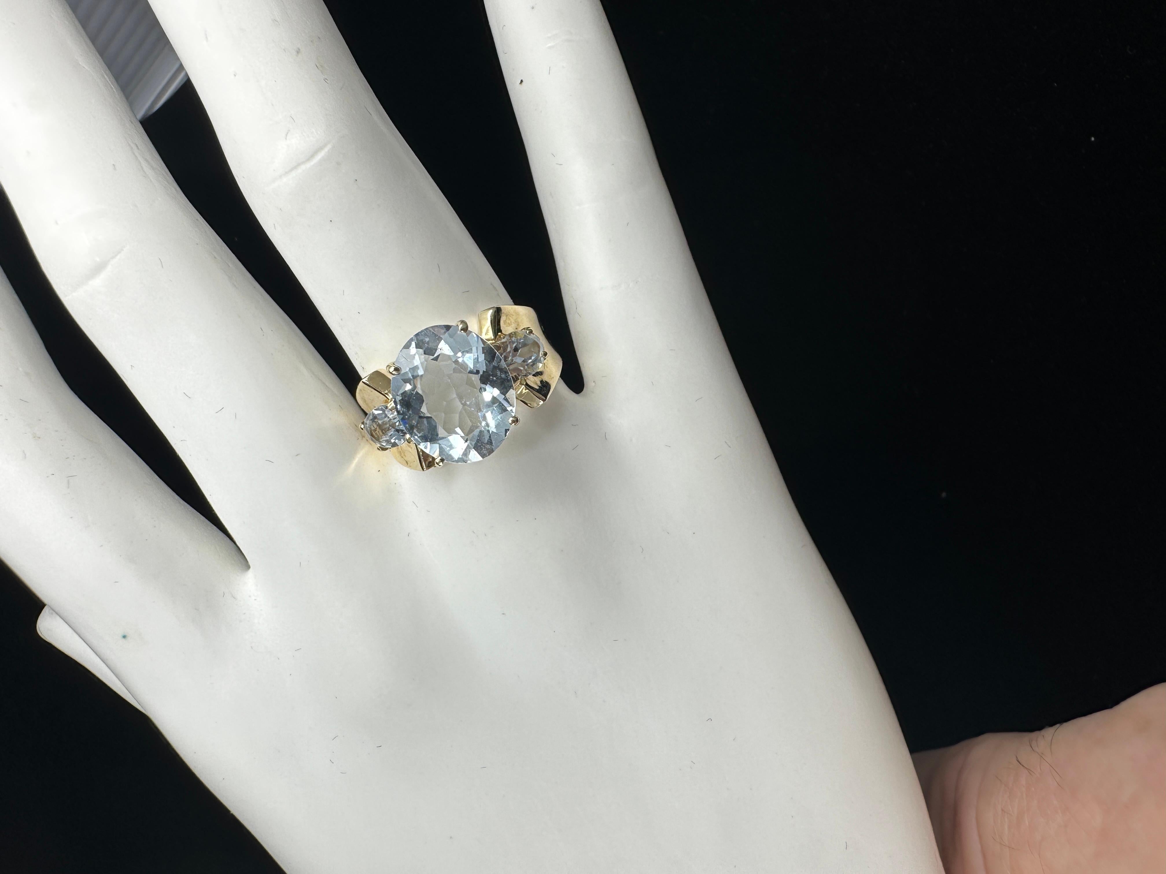Retro Aquamarin Drei Stein Ring 4 Karat Zentrum 14 Karat Gold Antike Cocktail im Angebot 5