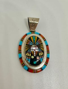 Pendentif en argent sterling incrusté représentant un chef amérindien Zuni, avec turquoise, opale et corail