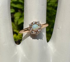 Bague de fiançailles et de mariage Art déco avec opale et 8 diamants taille « Old Mine » en halo, en or 14 carats