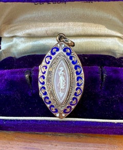 Collier avec pendentif médaillon en émail « Déesse victorienne » en or, style Belle Époque