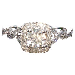 Vintage-Verlobungsring aus 14-karätigem Weißgold mit Diamant-Halo und geteiltem Ringband, 0,94 ct Gesamtgewicht, Größe 6,75