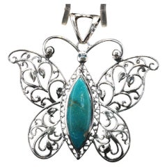 Antiker Anhänger aus Sterlingsilber mit Türkis im Filigran-Durchbruchdesign in Schmetterlingsform, 63 mm, groß