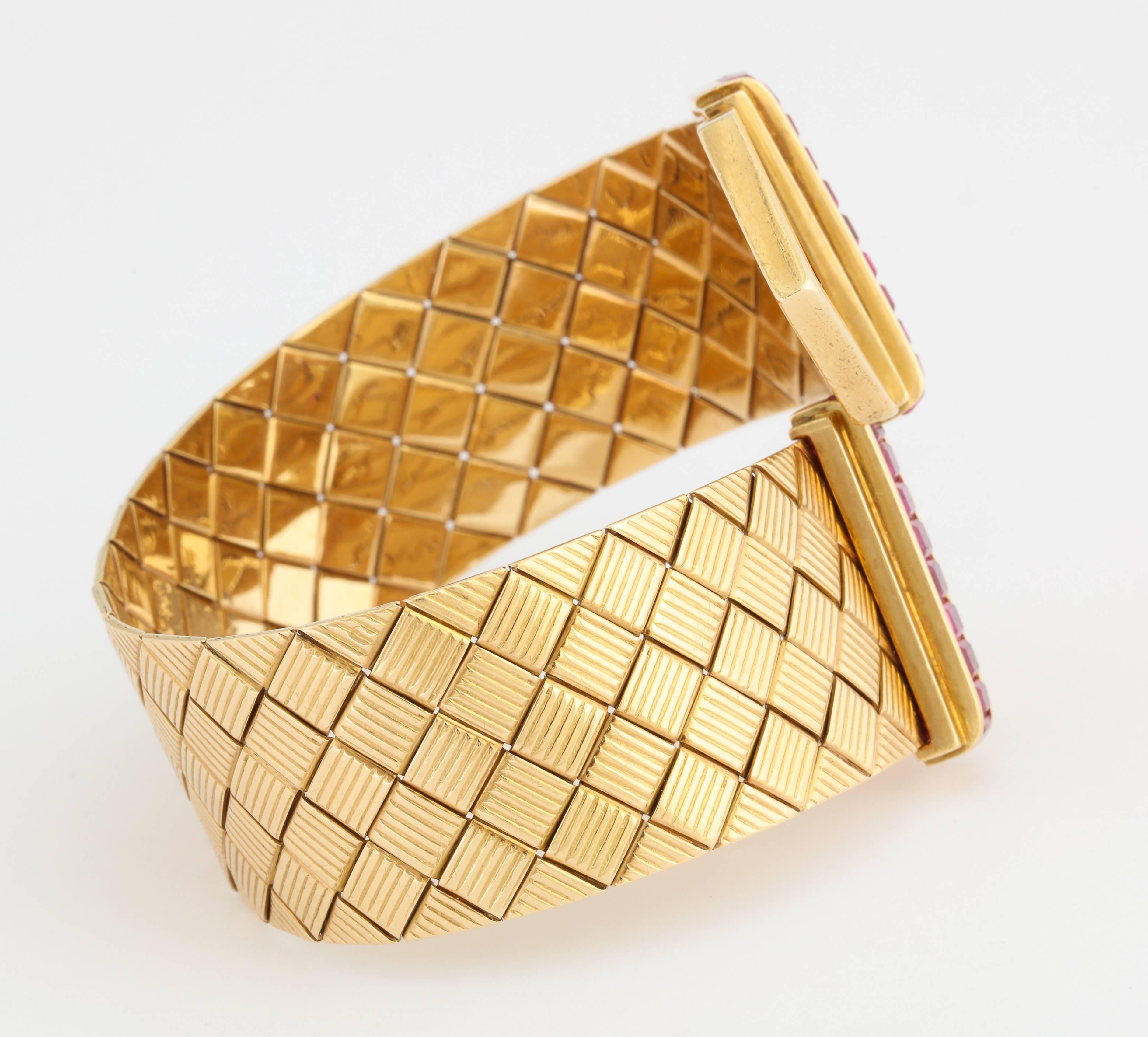 1940s Ruby Gold Crossover Buckles Bracelet In Excellent Condition In New York, NY