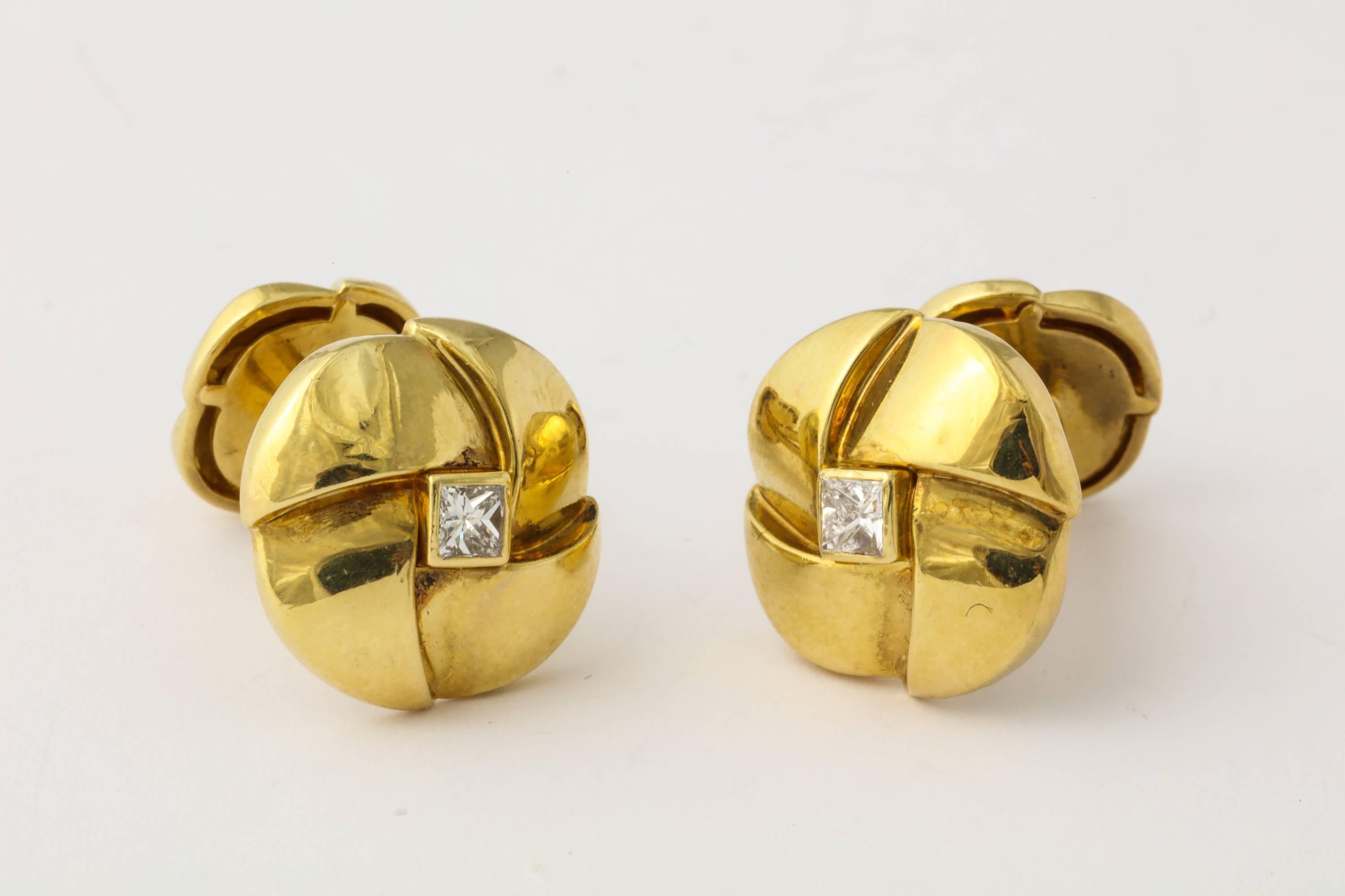 Jose Hess Diamond Gold Cuff Links In Excellent Condition For Sale In New York, NY