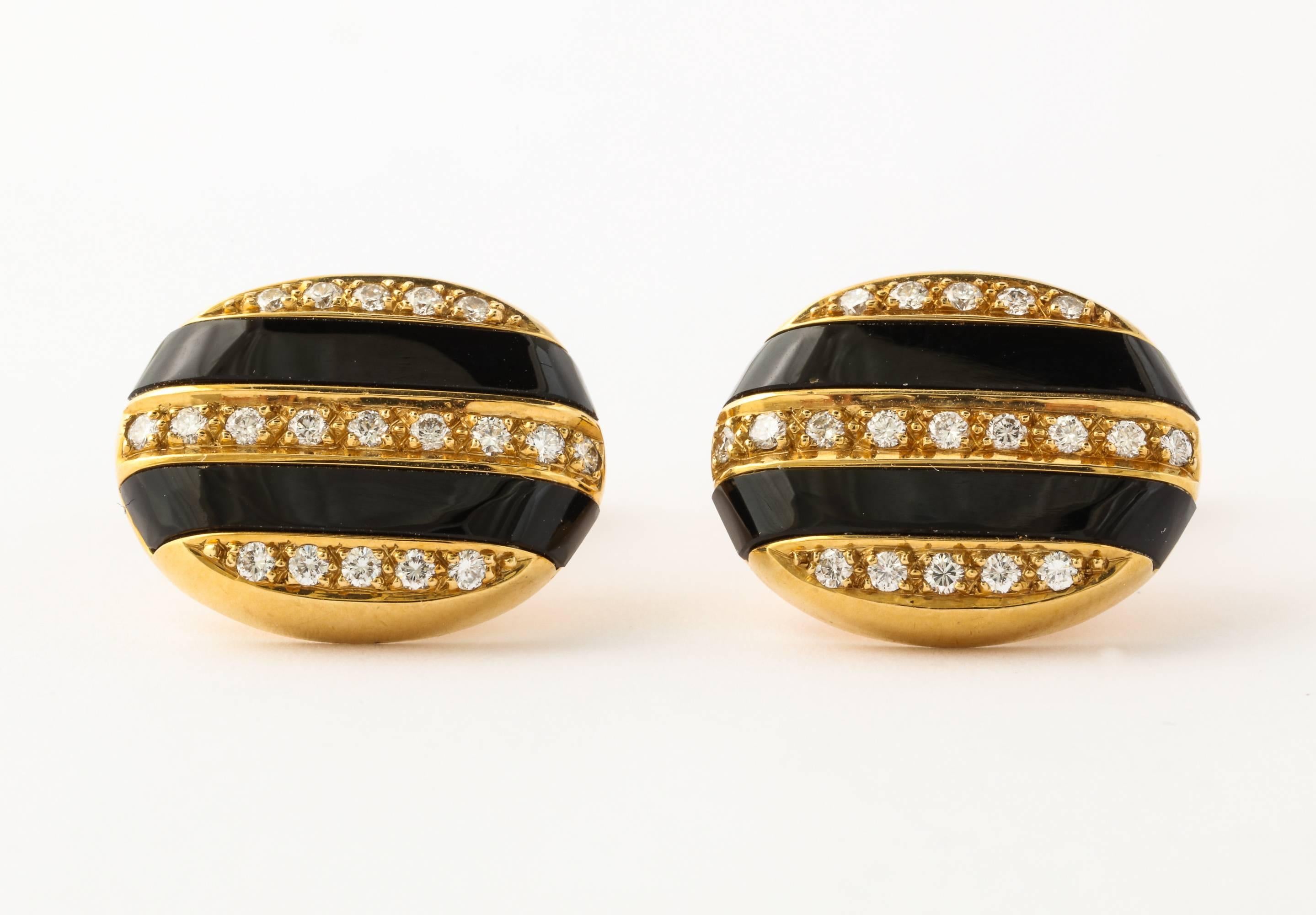 A handsome and elegant Tiffany & Co. man's dress set of cuff links and three shirt studs of 18K gold, set with diamonds and sections of carved black jade.
3/4 inch at widest. 1.10 grams. Tiffany and gold marks. 