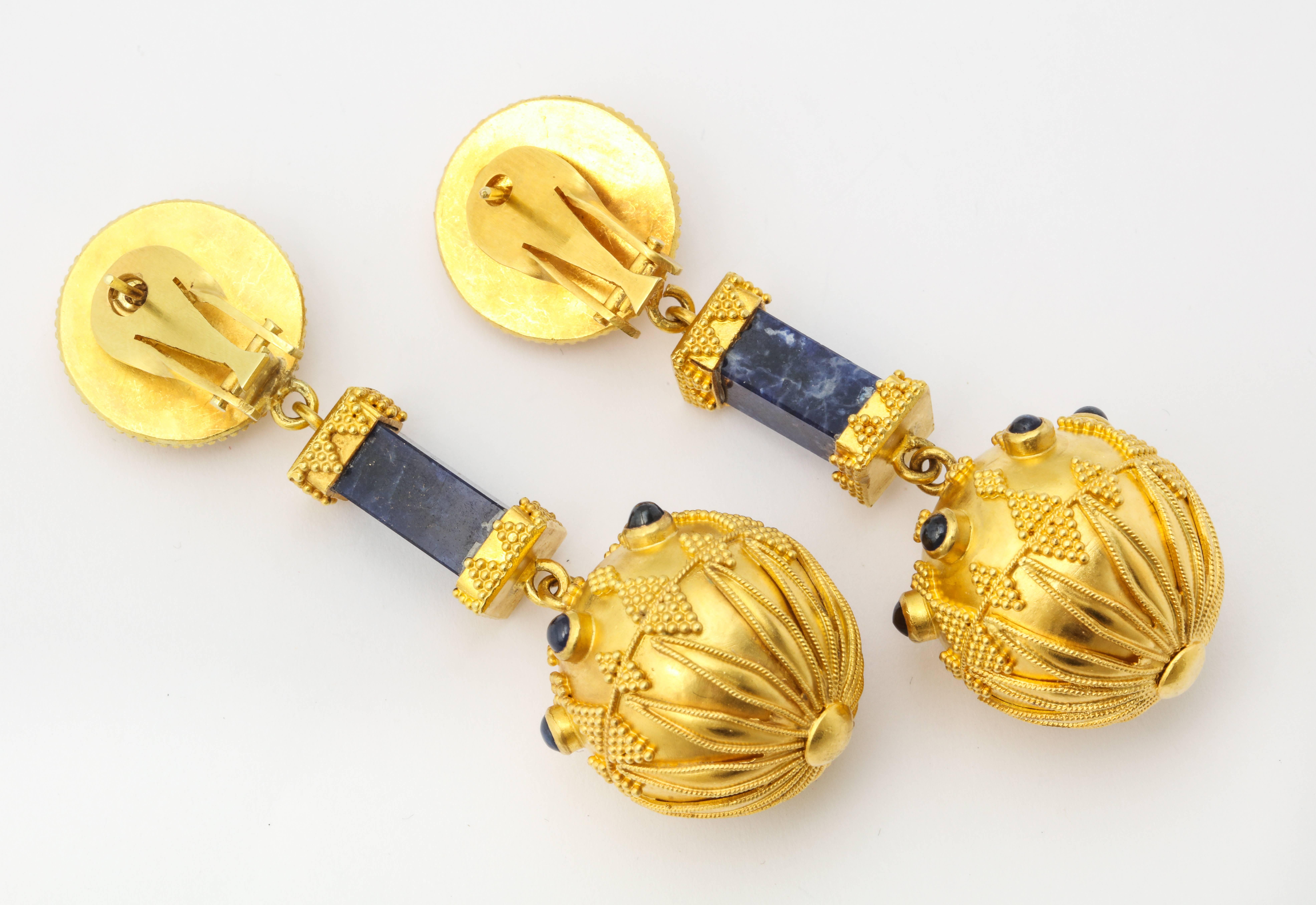 Klassische griechische Lapis Granulierte Goldkugel-Ohrringe Damen im Angebot