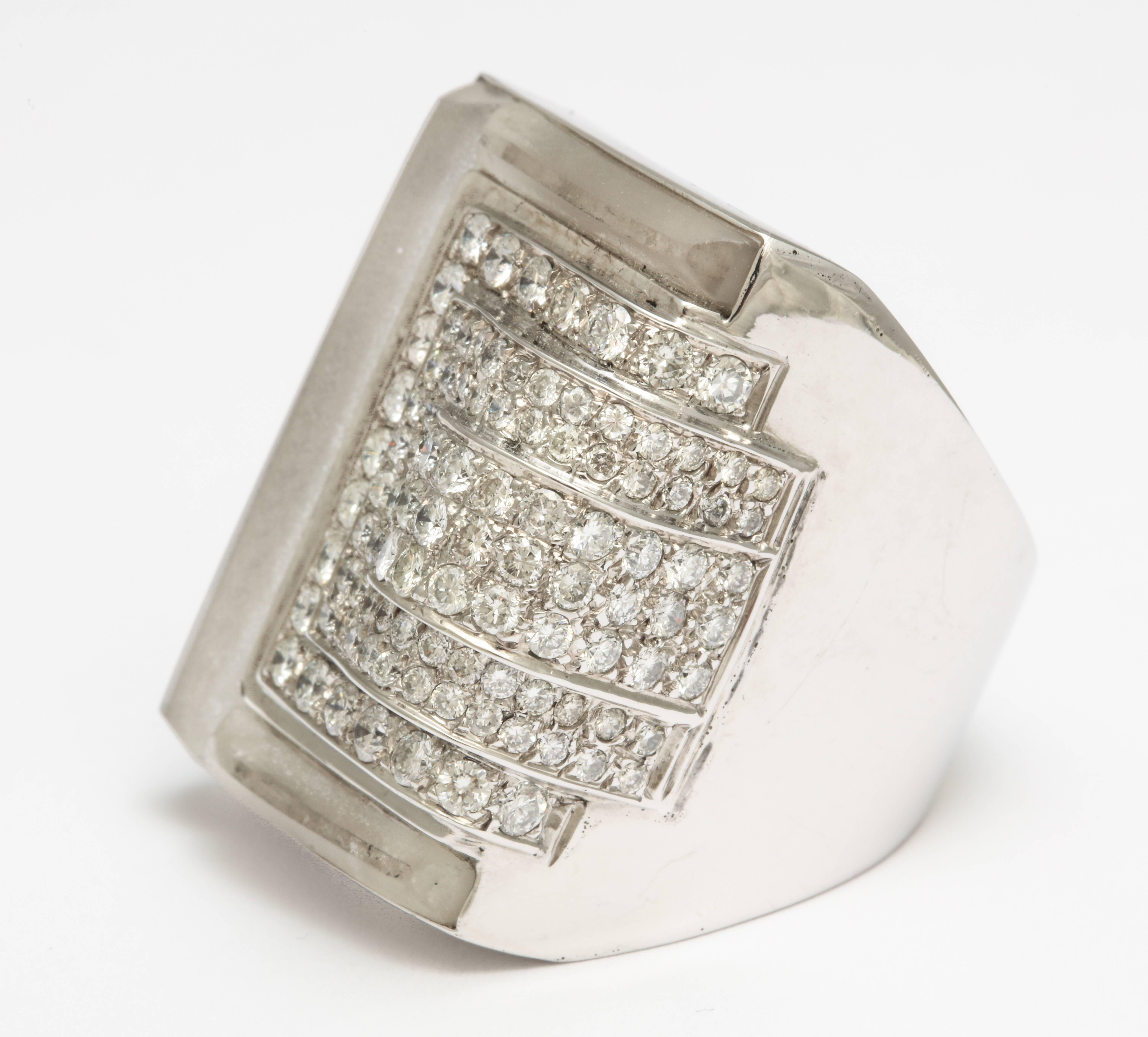 Diamant-Marmorierter geschnitzter Bergkristall-Ring im Zustand „Hervorragend“ im Angebot in New York, NY