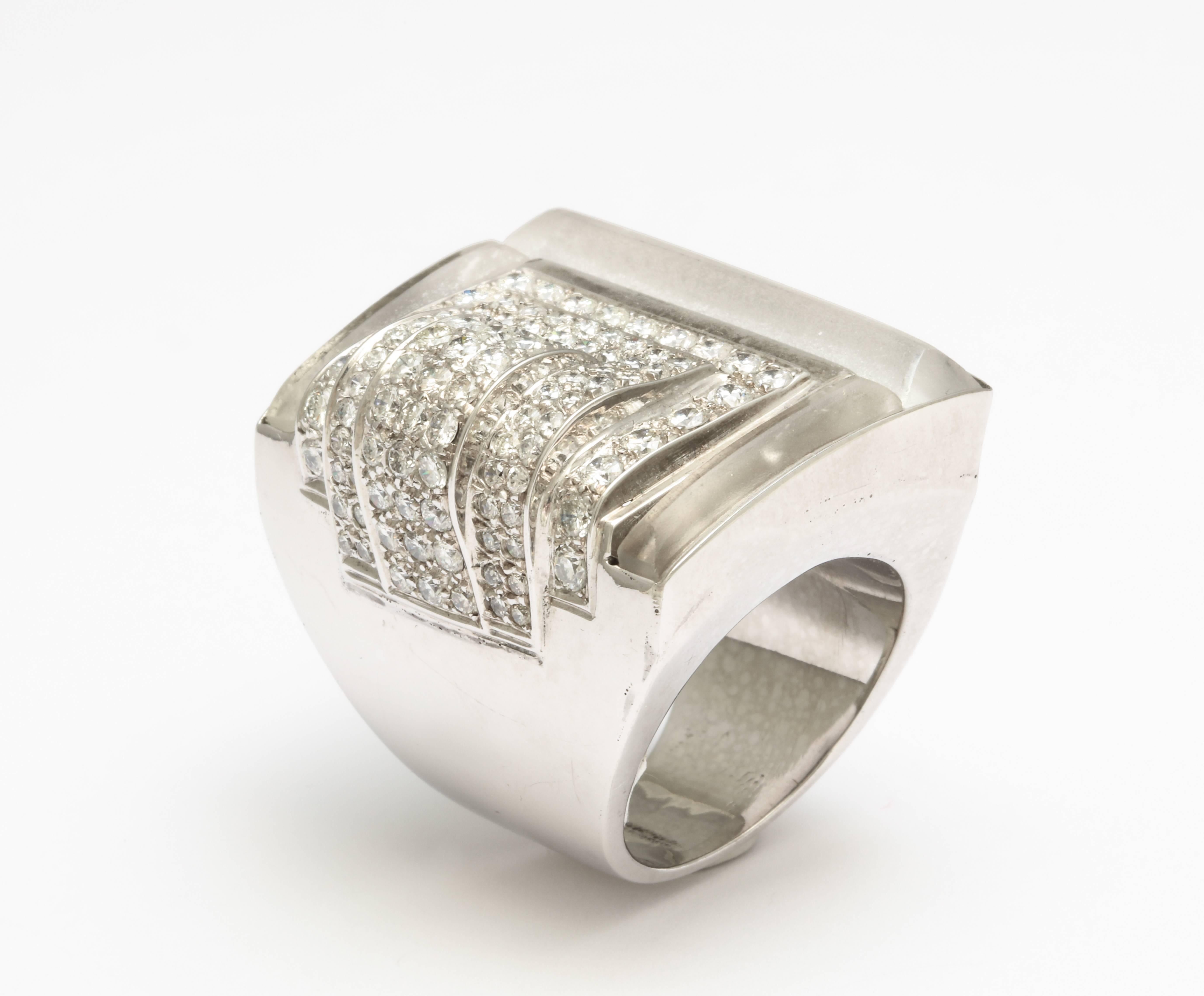 Diamant-Marmorierter geschnitzter Bergkristall-Ring (Art déco) im Angebot