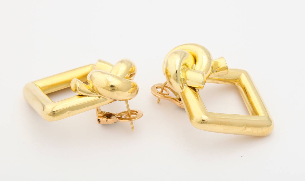 1980s Cartier Gold Knot Ear Clips In Excellent Condition In New York, NY