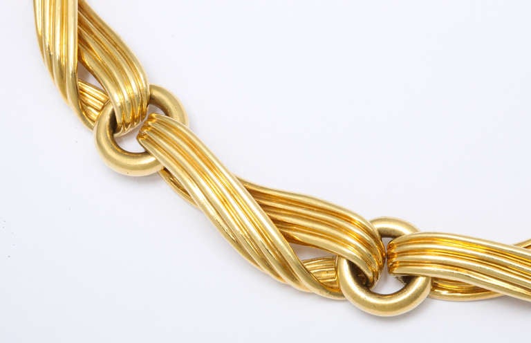 Jose Hess Diamond Gold Ribbon Necklace In Excellent Condition In New York, NY
