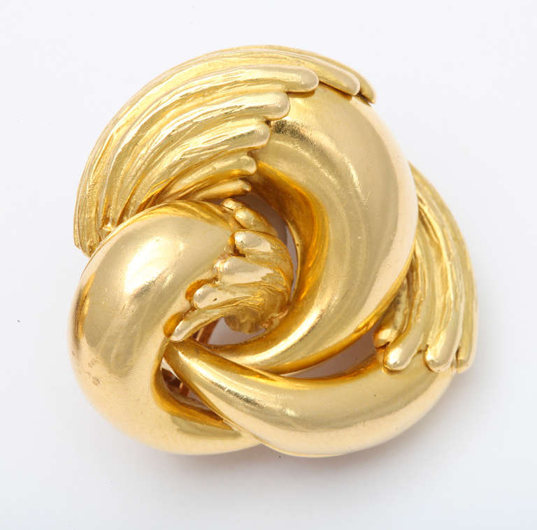 Women's 1970s Cartier Paris Eagle Claw Gold Ear Clips For Sale