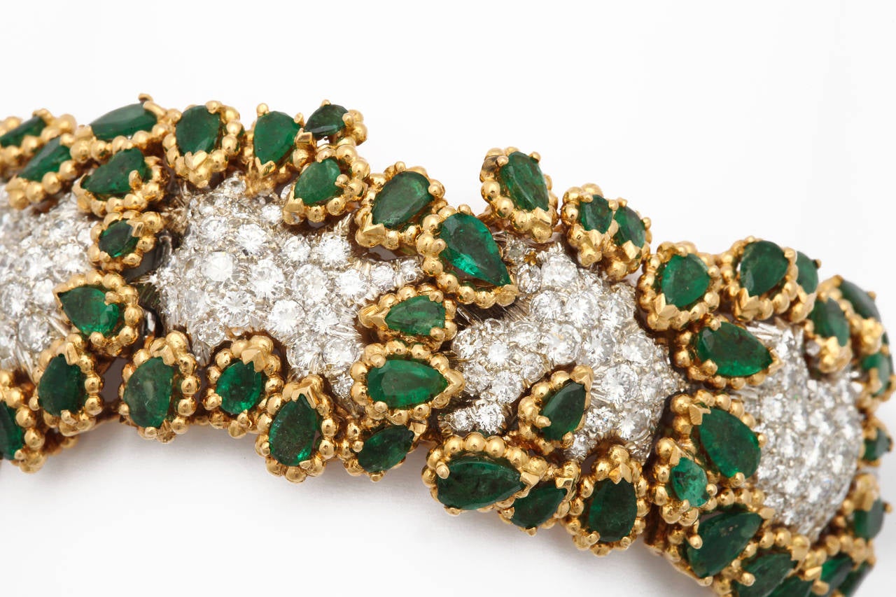 1960s Wander Paris Diamond Emerald Gold Bangle Bracelet 1