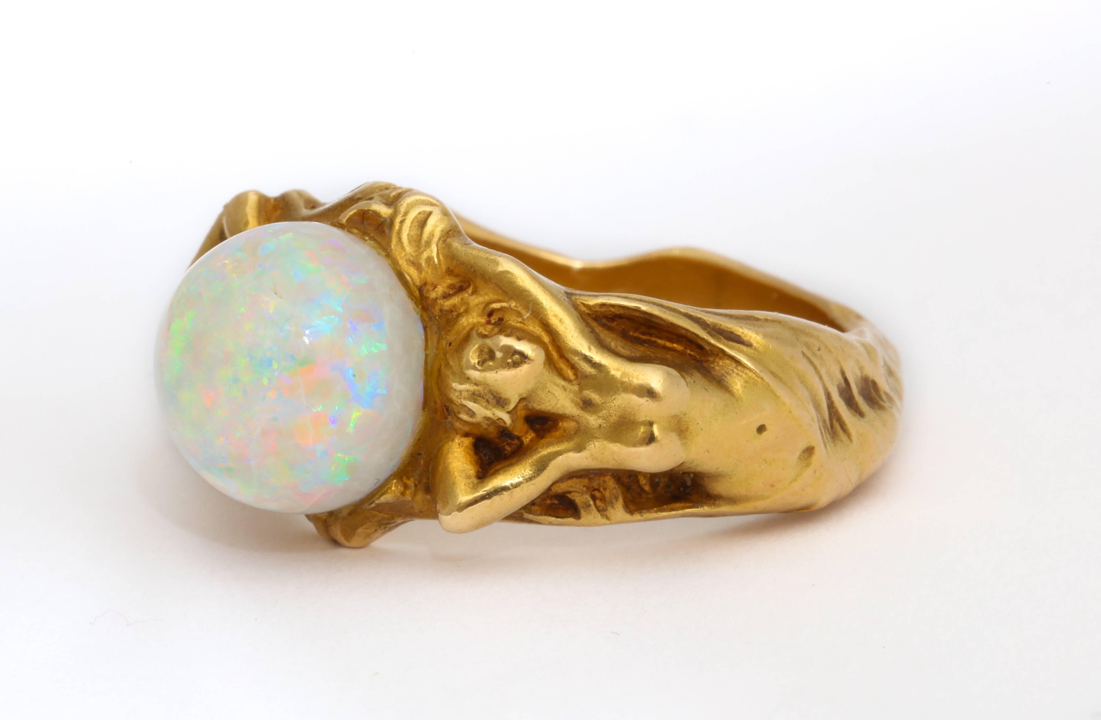 Figural Art Nouveau Opal and Gold Ring In Excellent Condition For Sale In New York, NY