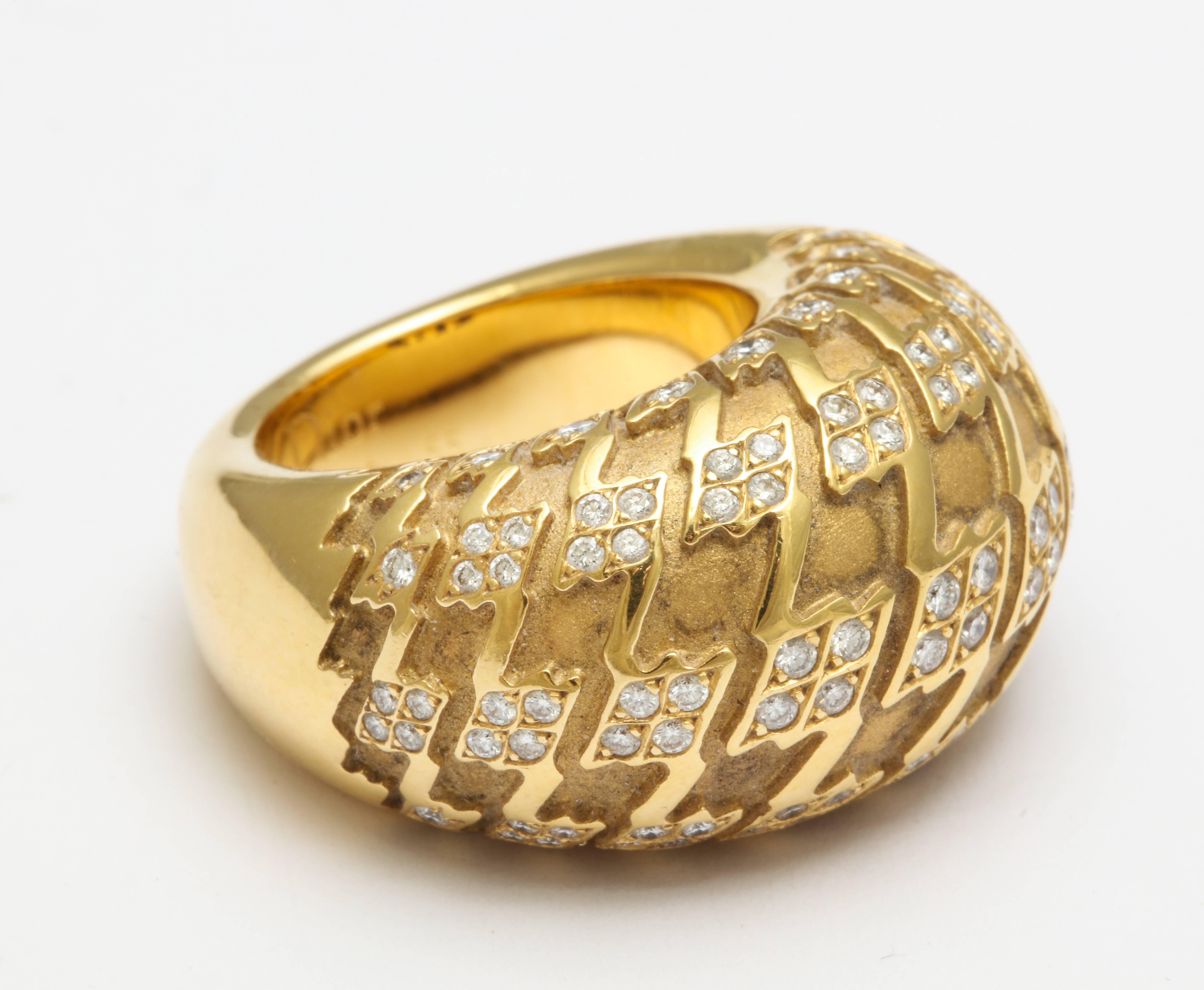 Christian Dior Diamond Gold Houndstooth Dome Ring In Excellent Condition In New York, NY