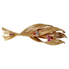 Vintage Brooch in Yellow Gold 18 Carats Circa 1960 diamonds and ruby