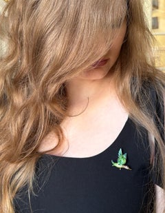 FABERGE Paris Duck in Flight Brooch in chased yellow gold (750‰)