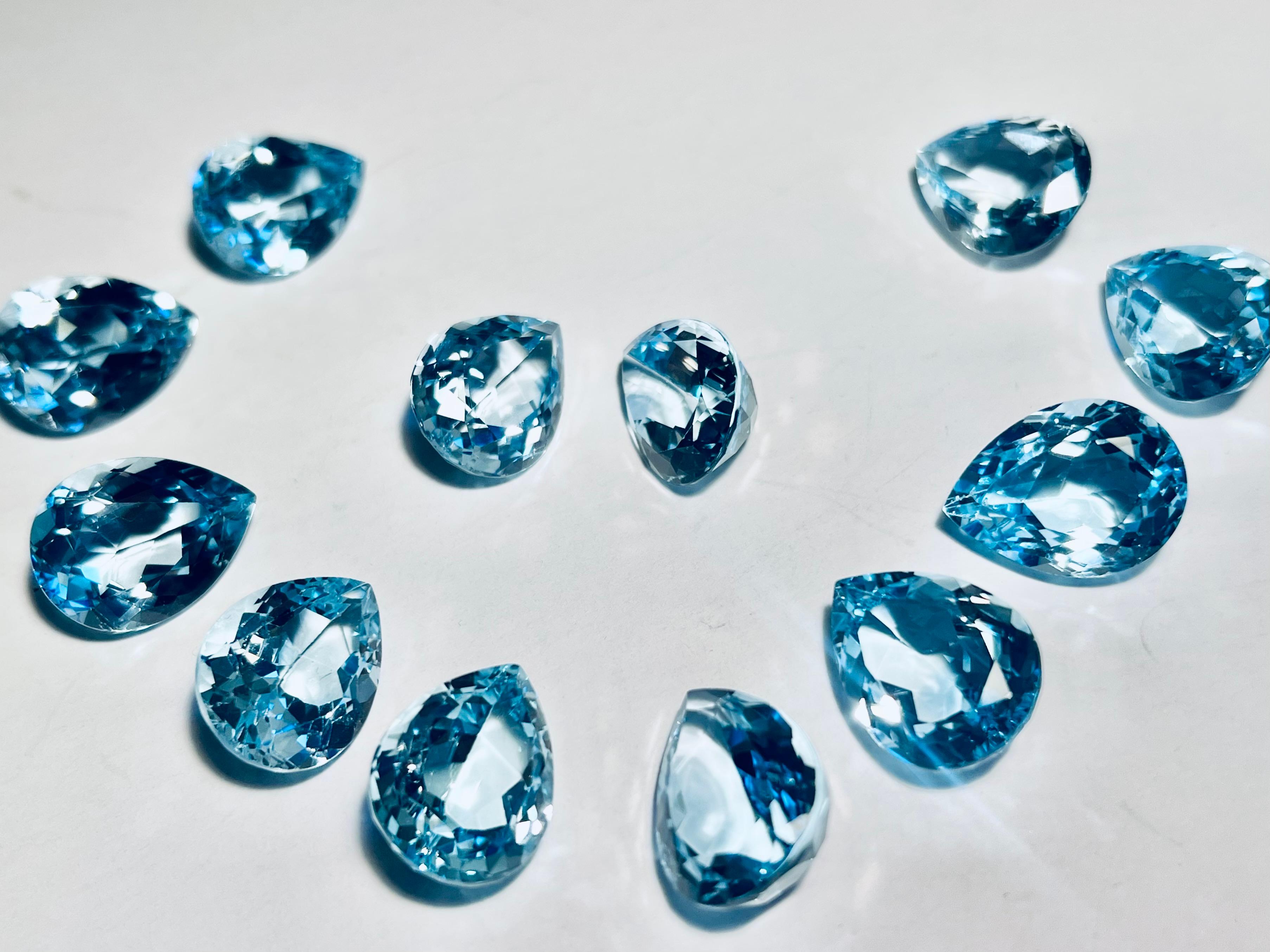 Nous disposons d'une petite quantité de ces pierres parfaitement assorties si vous souhaitez réaliser une paire de boucles d'oreilles, un collier ou une bague.  Ils peuvent être achetés individuellement.
Poire parfaite, environ vingt carats, topaze