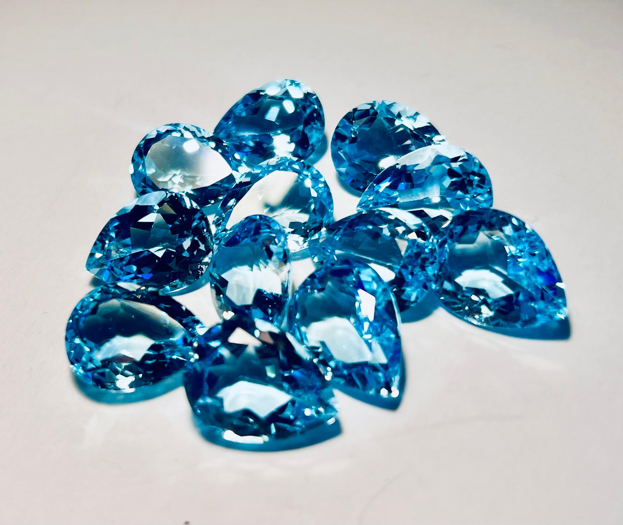 Topaze bleue brésilienne de taille fantaisie, en forme de poire ou de larme, pierres non serties - vingt carats Neuf - En vente à West Palm Beach, FL