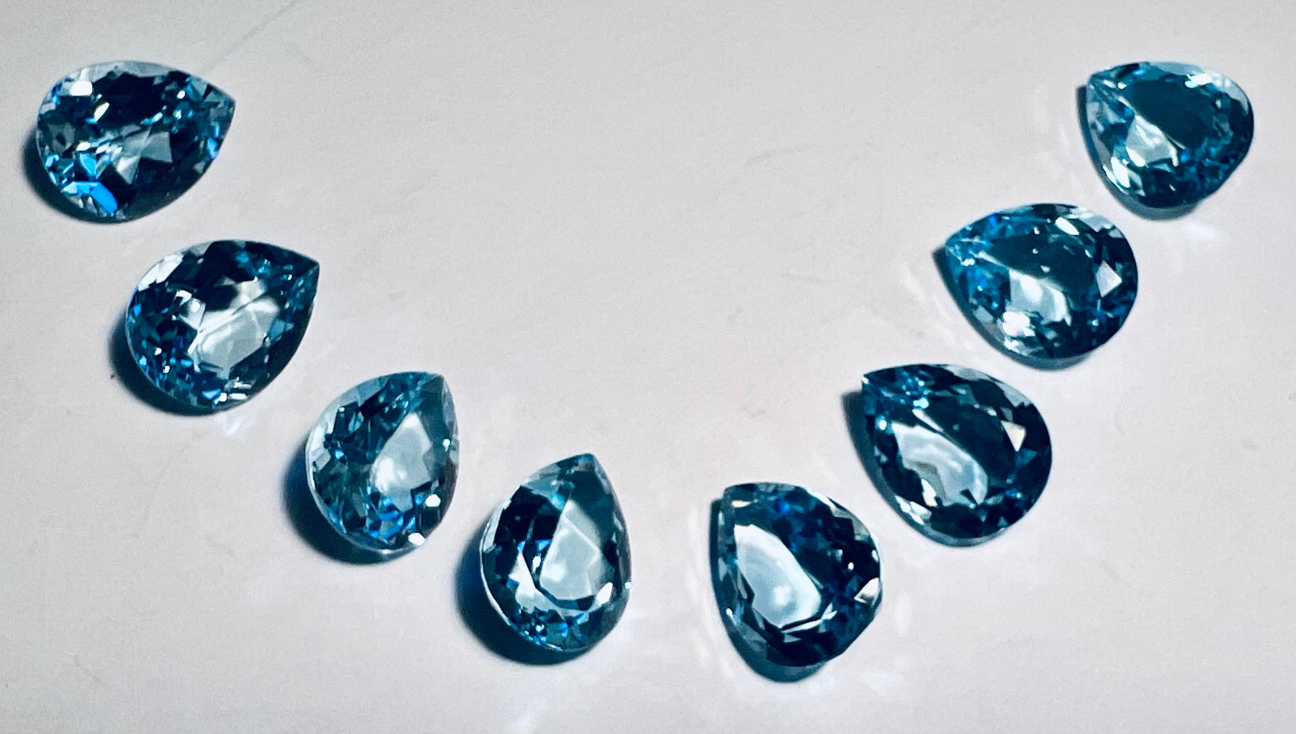 Topaze bleue brésilienne de taille fantaisie, en forme de poire ou de larme, pierres non serties - vingt carats Pour femmes en vente
