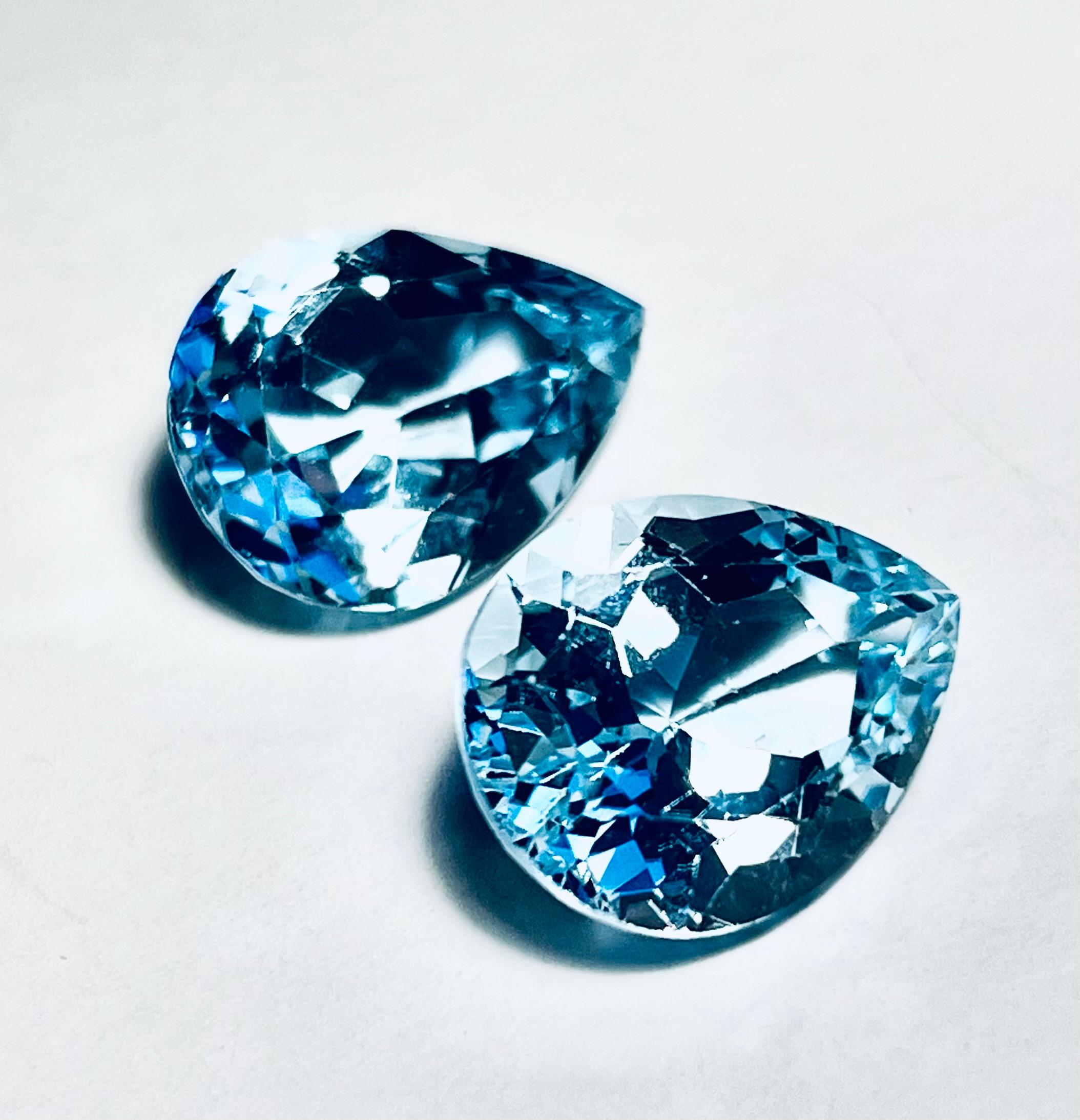 Topaze bleue brésilienne de taille fantaisie, en forme de poire ou de larme, pierres non serties - vingt carats en vente 1