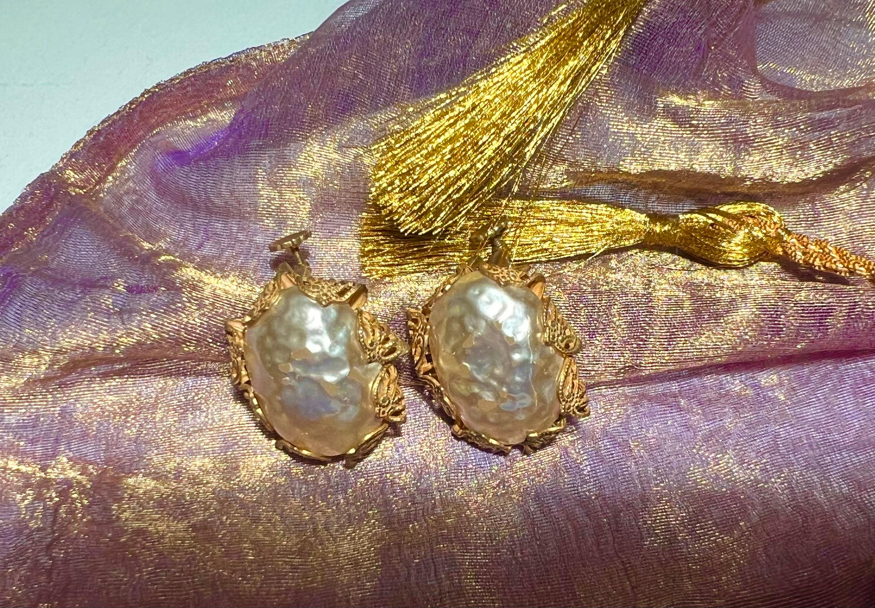 Taille cabochon Miriam Haskell - Paire de boucles d'oreilles baroques ovales avec dos à vis en vente
