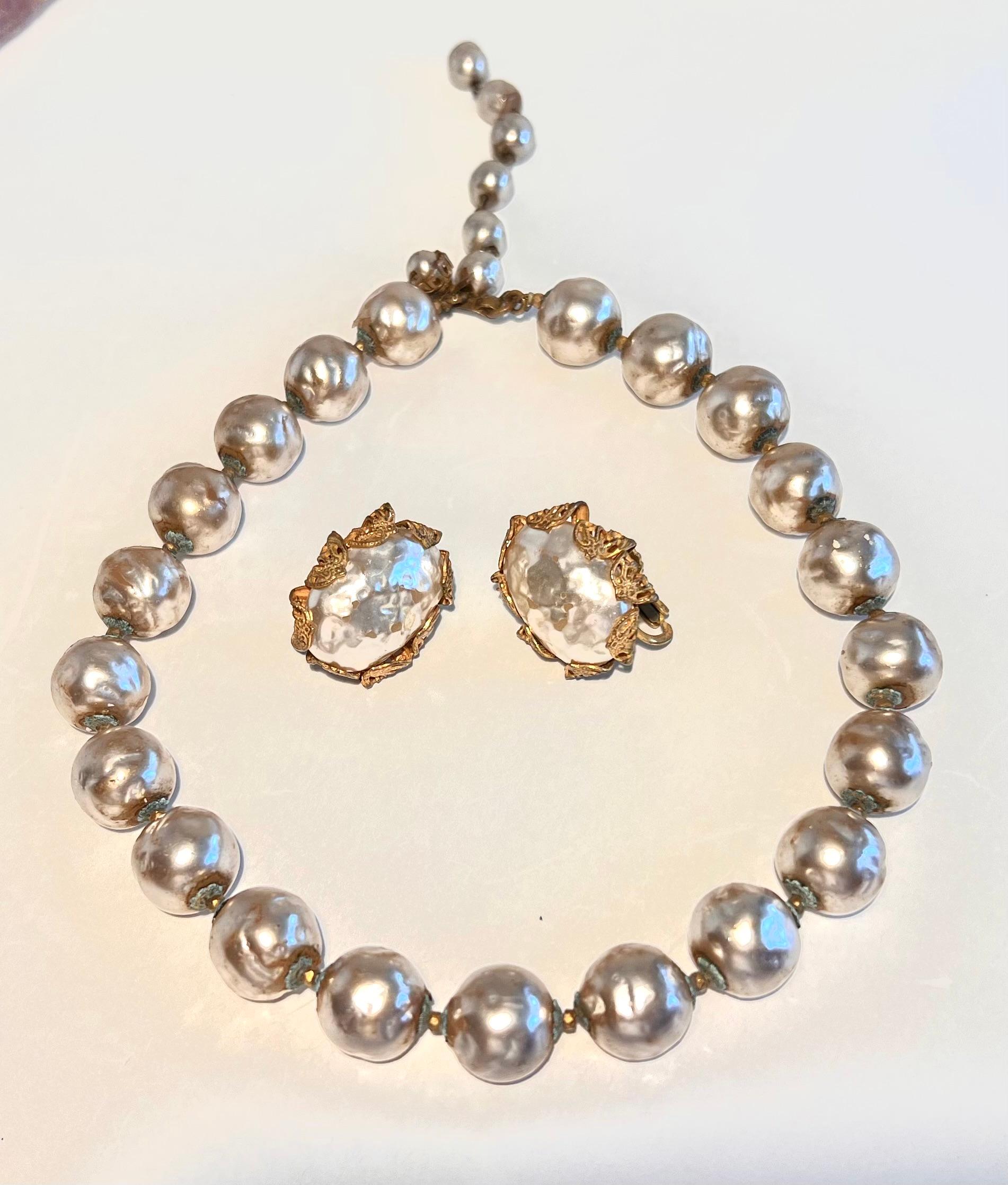 Miriam Haskell - Paire de boucles d'oreilles baroques ovales avec dos à vis Bon état - En vente à West Palm Beach, FL