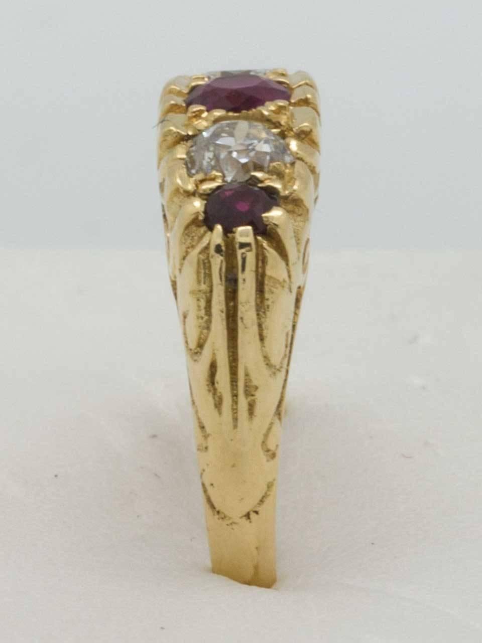 Victorian Ruby Diamond 18 Karat Yellow Gold Ring, circa 1900 In Excellent Condition For Sale In West Hollywood, CA