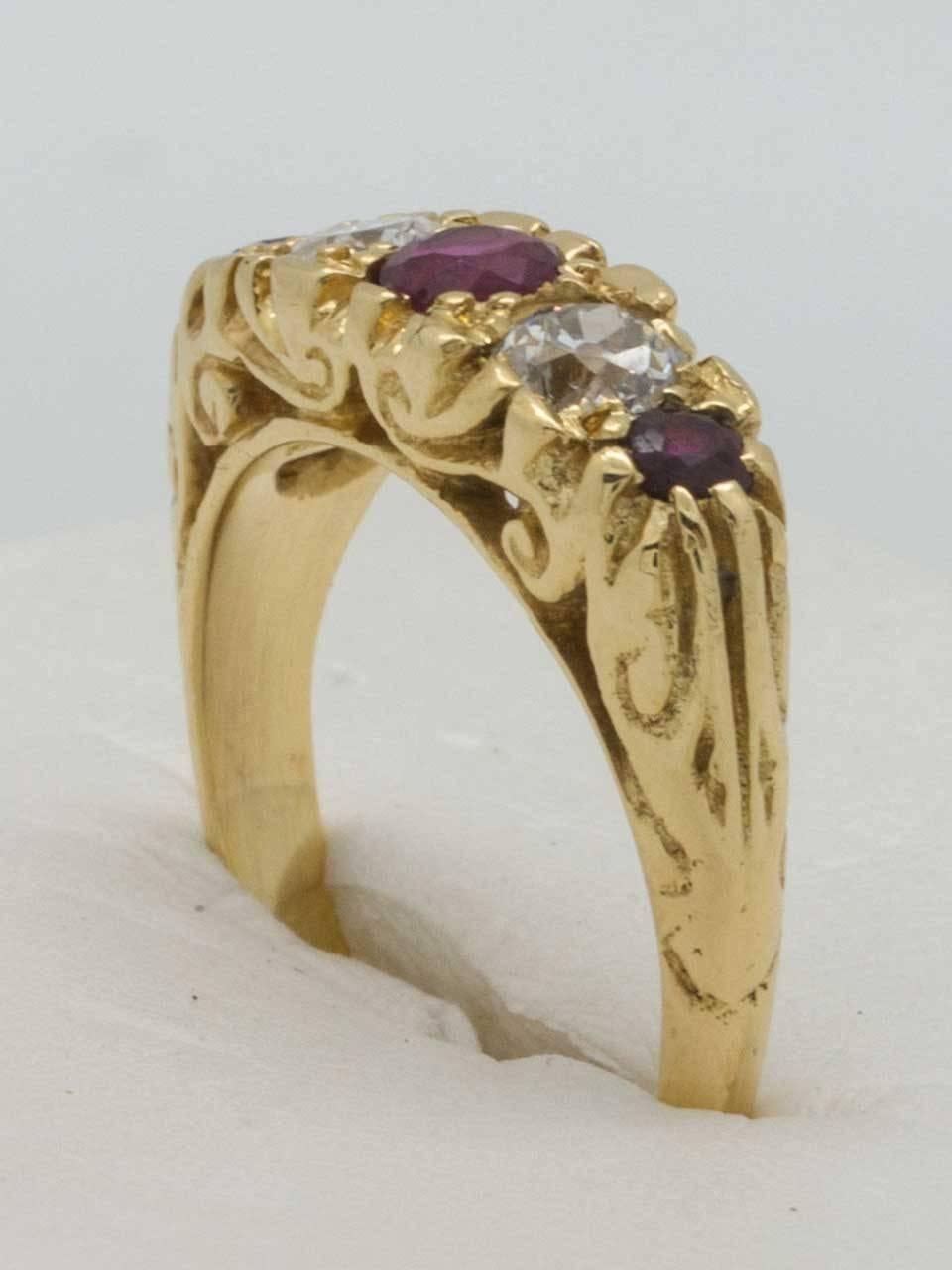 Old European Cut Victorian Ruby Diamond 18 Karat Yellow Gold Ring, circa 1900 For Sale