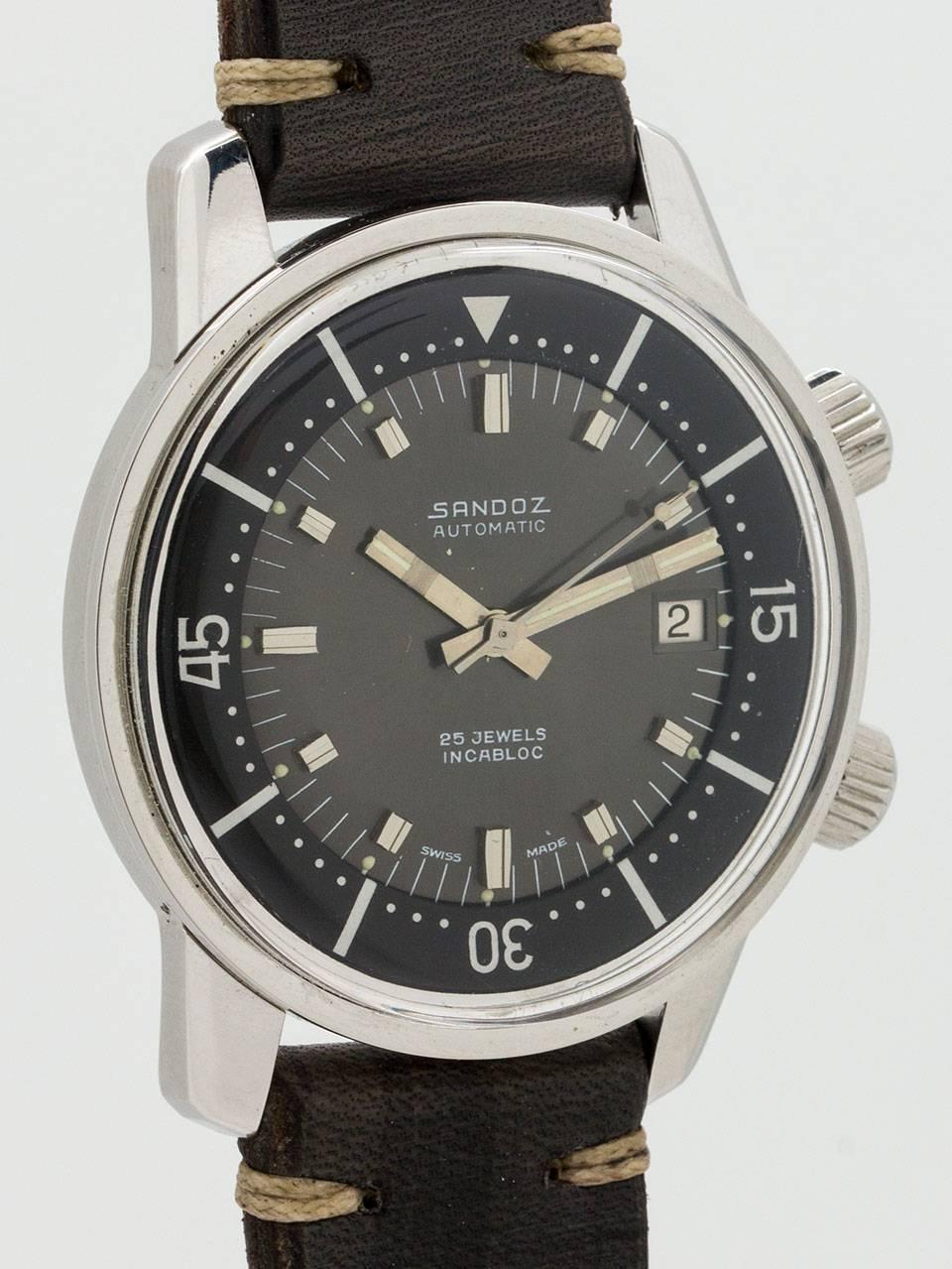 Sandoz Super Compressor Tauchermodell, ca. 1960er Jahre. Großes und beeindruckendes Oversize-Gehäuse (40 x 47 mm) mit schweren, schrägen Bandanstößen. Sehr gut erhaltenes originales graues Metallic-Zifferblatt mit aufgesetzten silbernen Indexen und