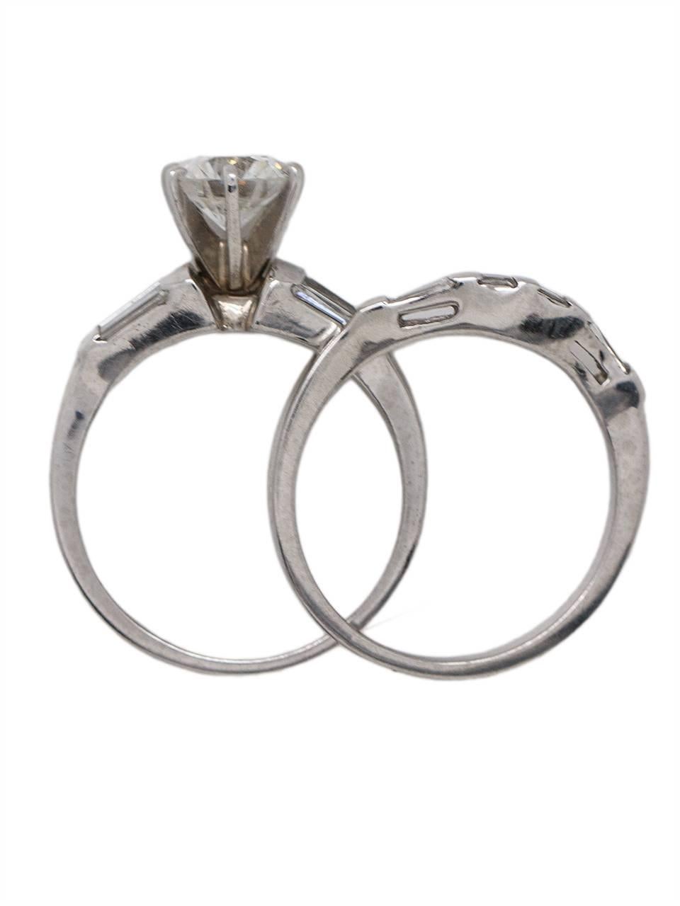 Round Cut Modern Engagement Ring Platinum 1.03 Carat Round Brilliant F-VVS2 For Sale