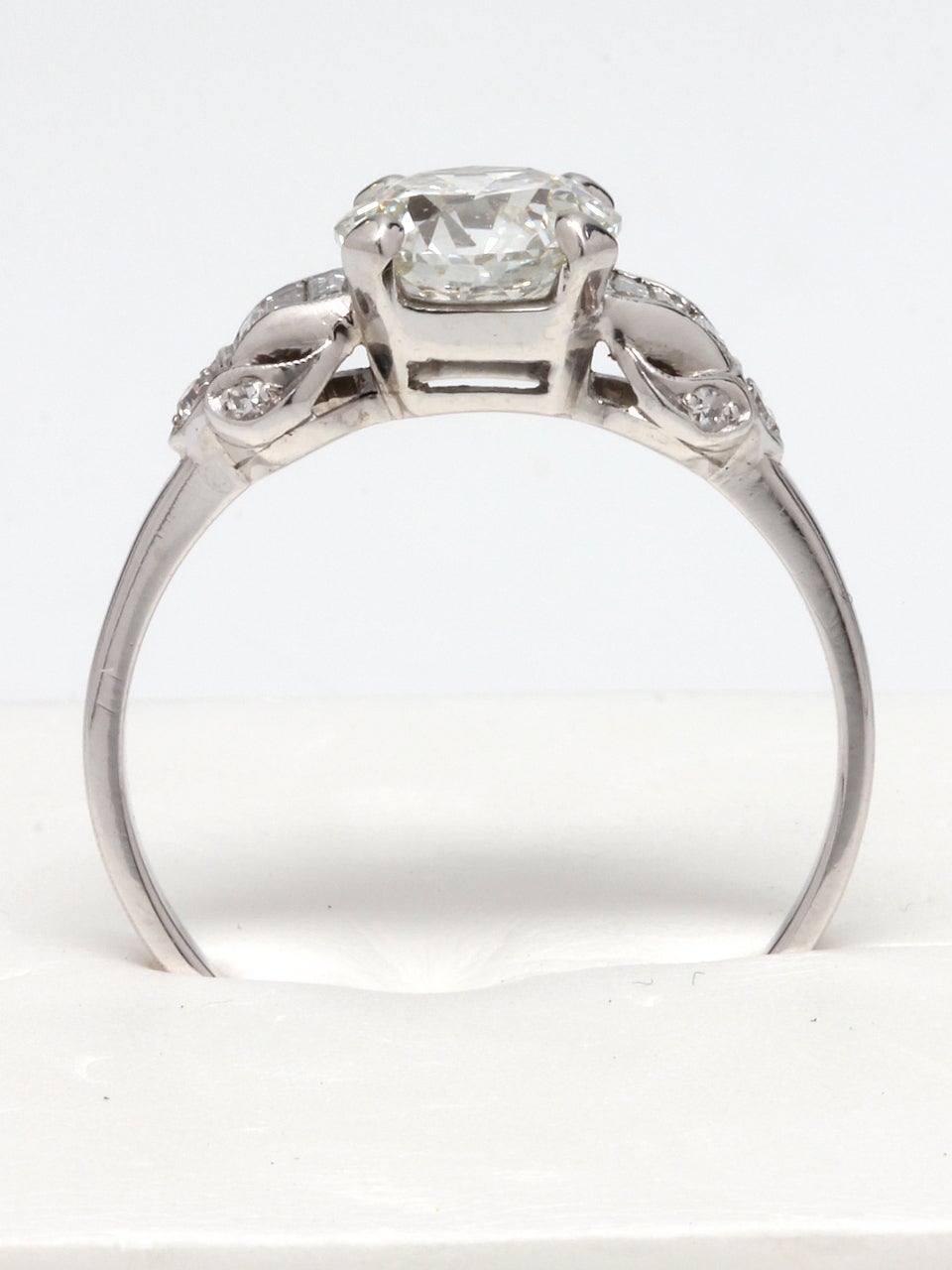 Women's Vintage Diamond Engagement Ring Platinum 1.61 Old European Cut H-VS1, 1940s For Sale