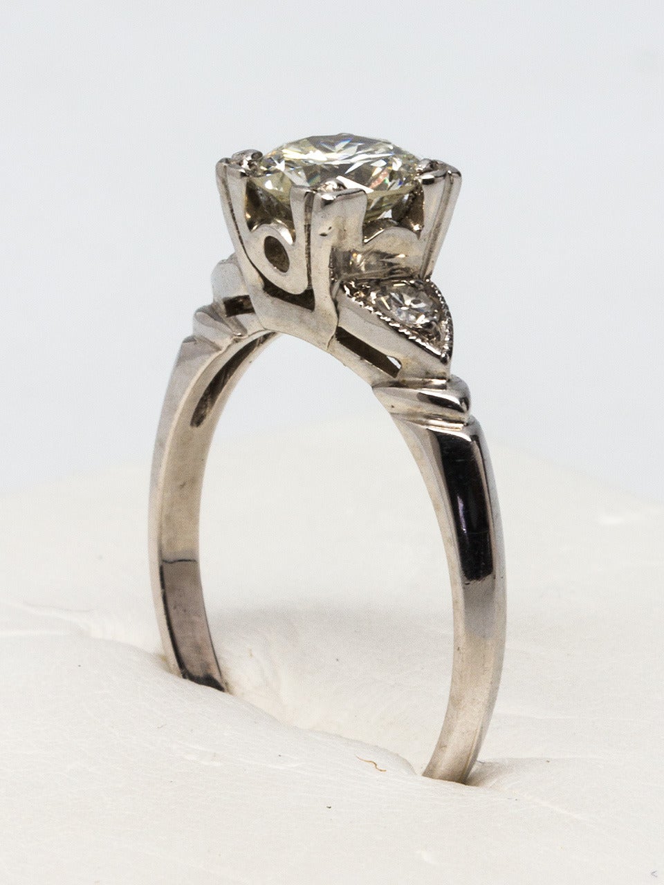 1950s Diamond Platinum Engagement Ring In Excellent Condition In West Hollywood, CA