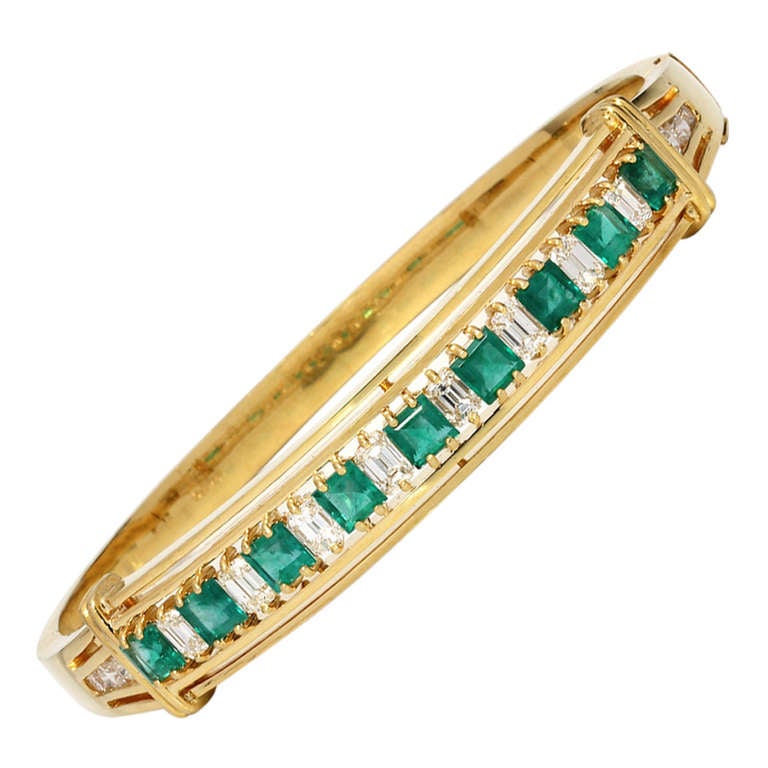 Vintage 18 Karat Yellow Gold Emerald and Diamond Bangle Bracelet, circa 1940s