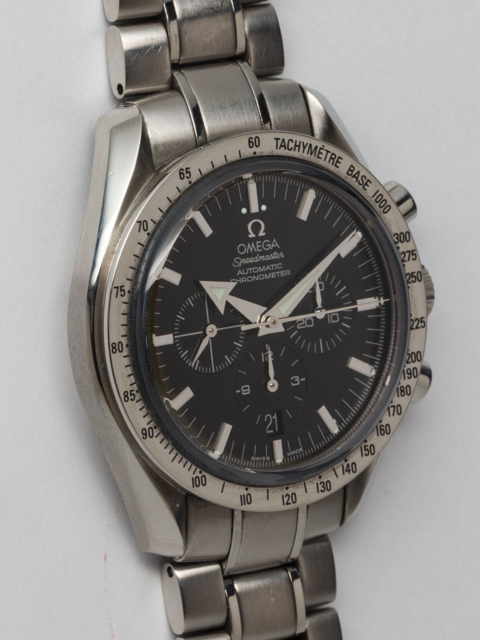Omega Stainless Steel Speedmaster Chronometer case ref# 3551.50. This is the Speedmaster Broad Arrow Reissue circa 2000's. Featuring 42 x 47mm case with screw down back and wide brushed finish tachymetre bezel. Original black dial with thick silver