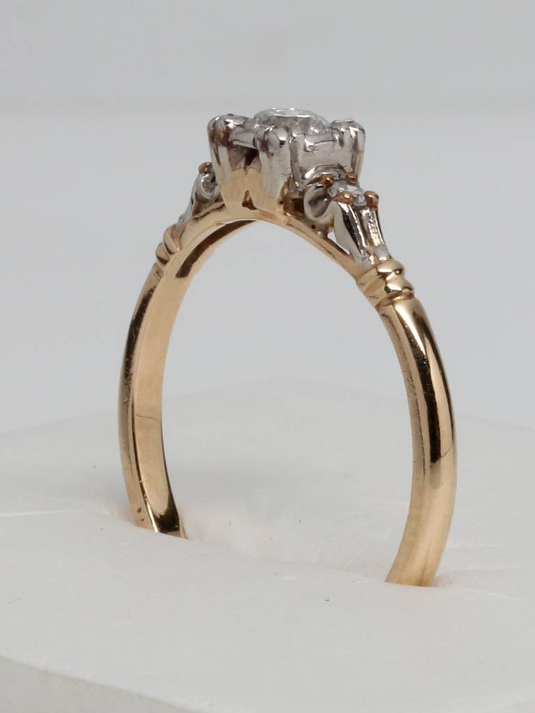 1940s Diamond Gold Solitaire Ring In Excellent Condition In West Hollywood, CA