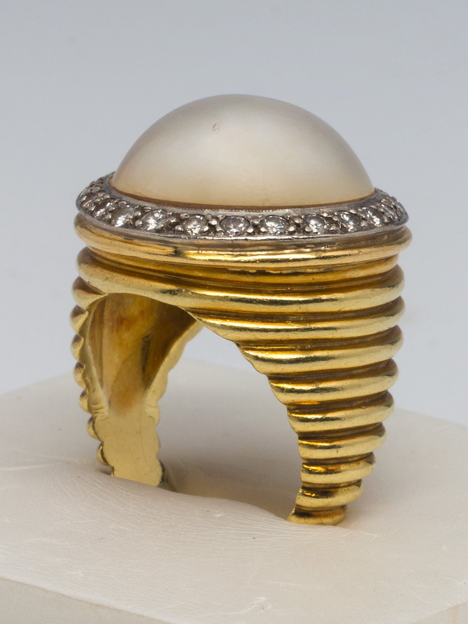 Women's or Men's Vintage Mabe Pearl Diamond 18 Karat Yellow Gold Cocktail Ring, circa 1960s For Sale