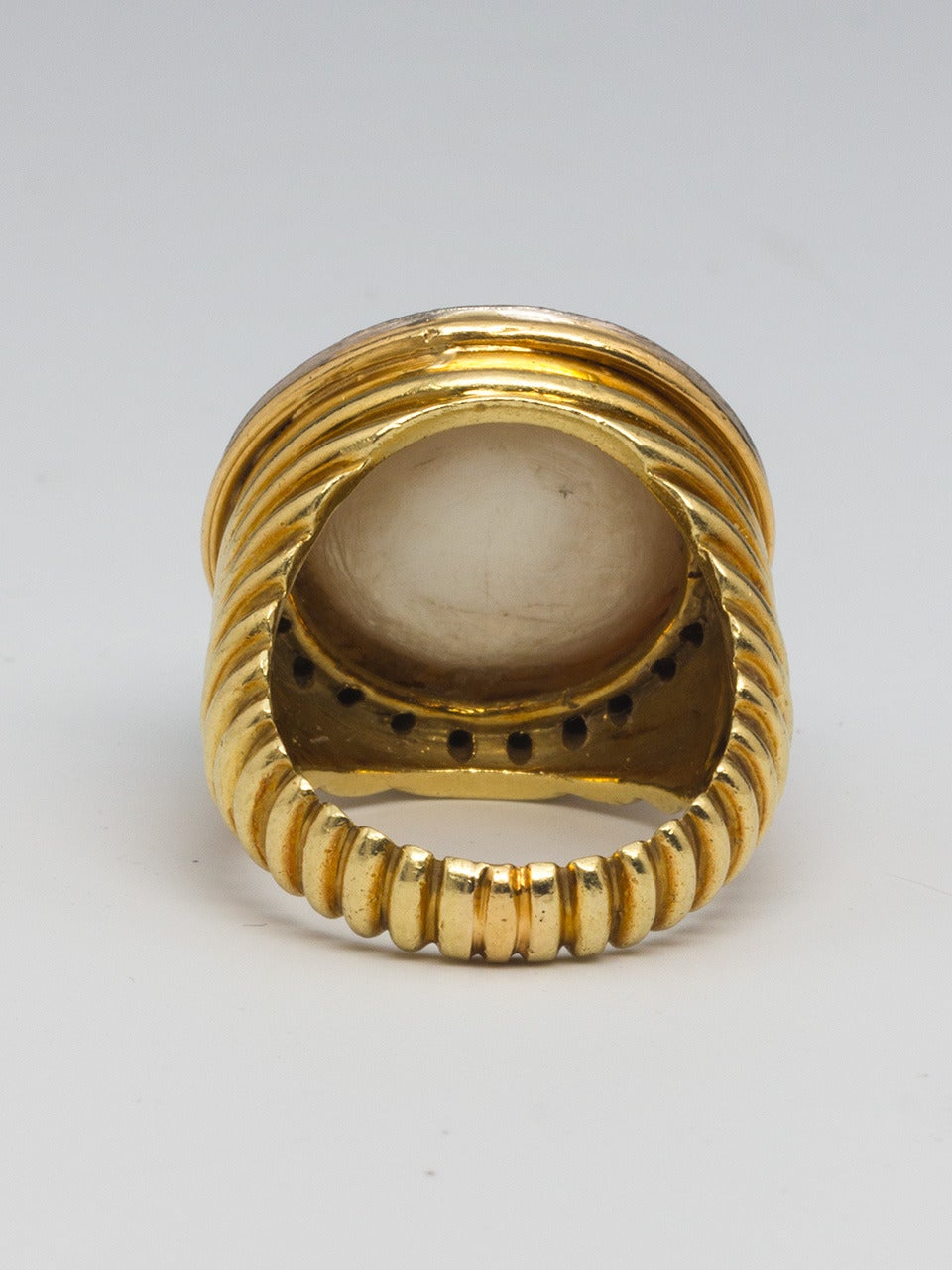 Vintage Mabe Pearl Diamond 18 Karat Yellow Gold Cocktail Ring, circa 1960s In Good Condition For Sale In West Hollywood, CA