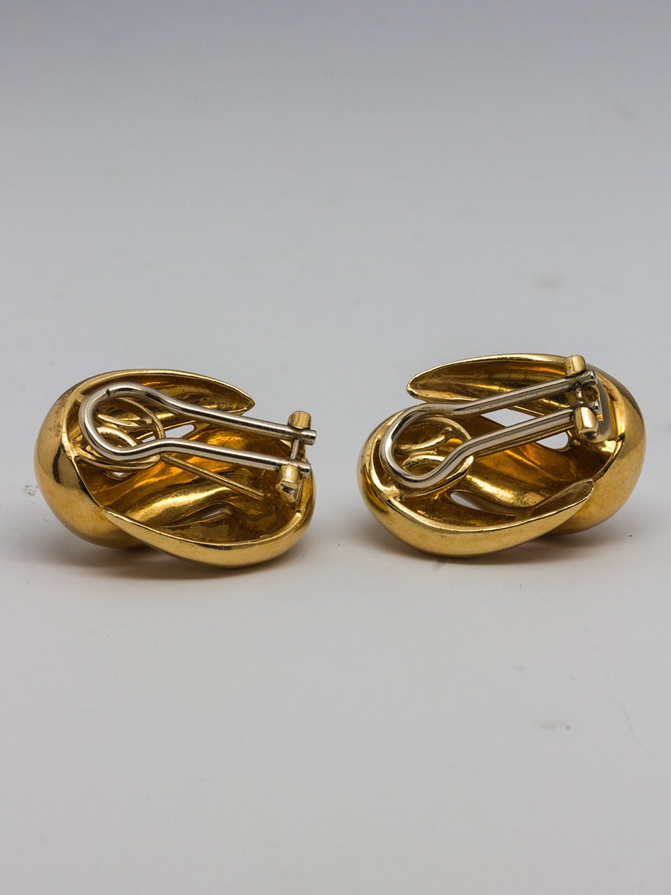 18K yellow gold moderne organic style French clip-on earrings. Measuring 1 inch long x 3/4" inch wide. Glamorous and high styled. Reminiscent of Elsa Peretti designs. Weighing 18.5 grams. 

As a special offering for our 1stdibs customers,