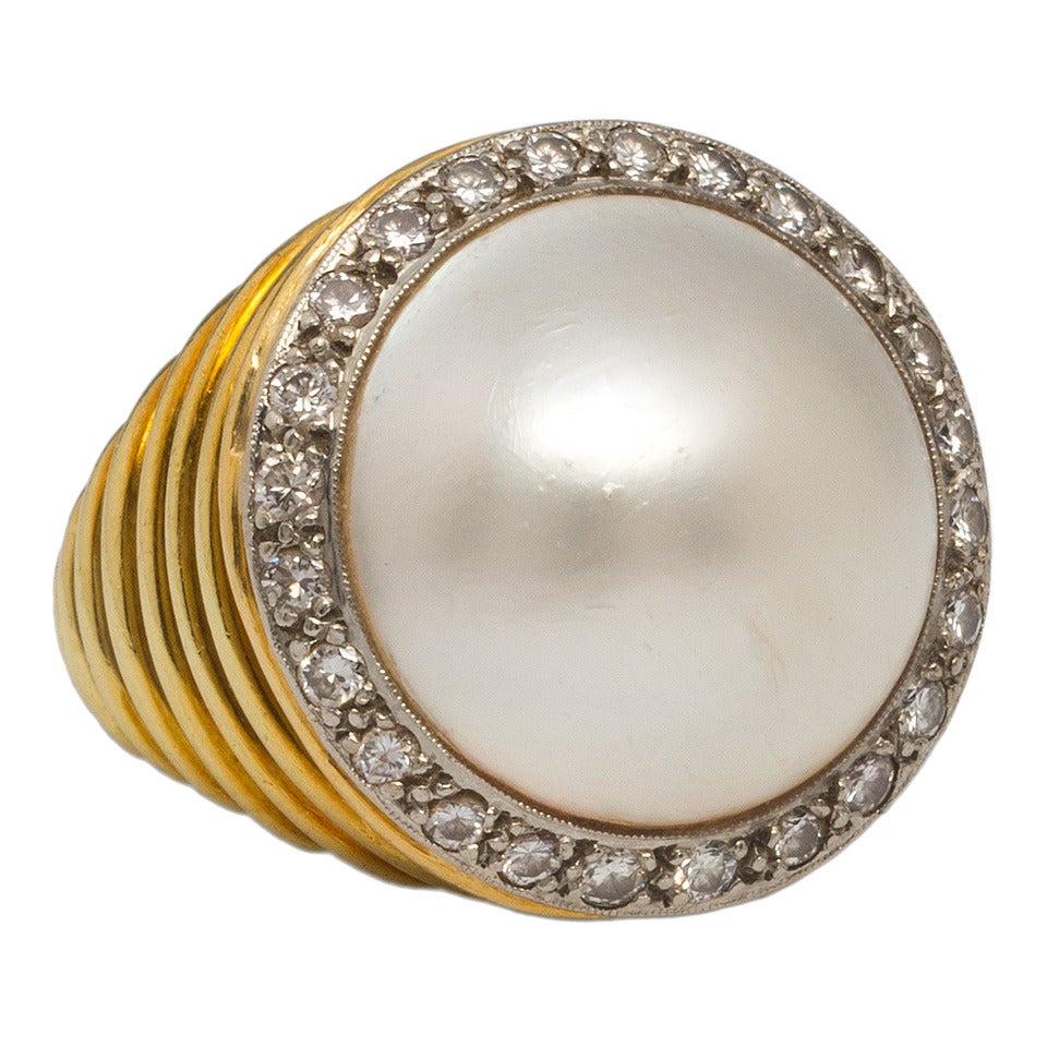 Vintage Mabe Pearl Diamond 18 Karat Yellow Gold Cocktail Ring, circa 1960s For Sale