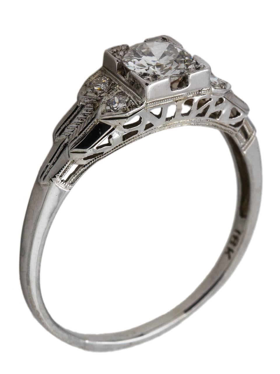 Modern Vintage 18K White Gold Diamond Engagement Ring 0.40 Carat circa 1950s For Sale