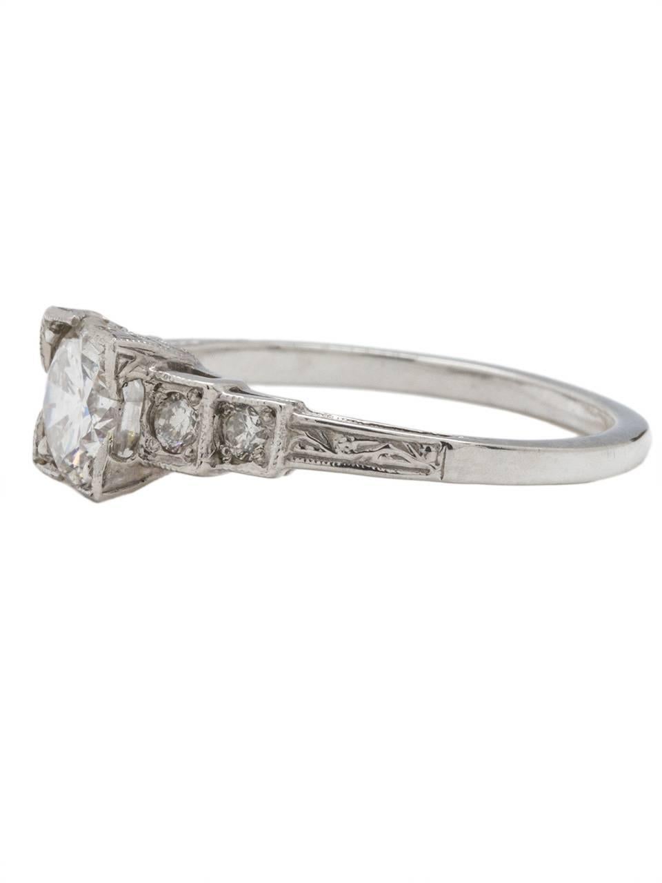 Art Deco Vintage Style Engagement Ring Platinum 0.85 Carat Round Brilliant D-SI1 For Sale