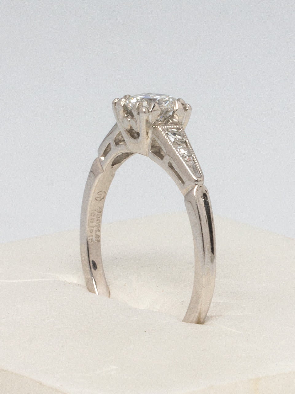 Round Cut Vintage Diamond Engagement Ring 0.50 Carat Transitional Cut G-VS1 circa 1950s For Sale