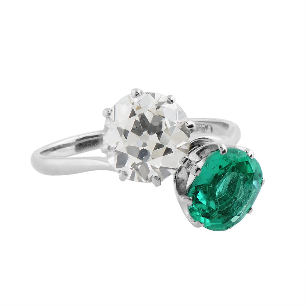 A Fine Two Stone Colombian Emerald Diamond Platinum Crossover Ring In Good Condition In London, GB
