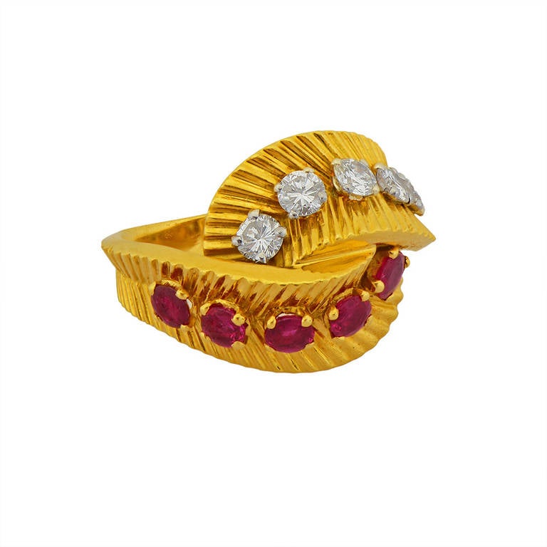 Van Cleef & Arpels Ruby Diamond Gold Parure In Excellent Condition In London, GB