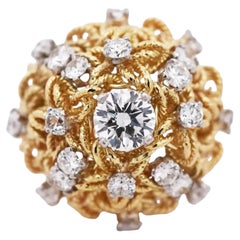 Van Cleef & Arpels, anello a cupola in platino e oro 18 carati con diamanti