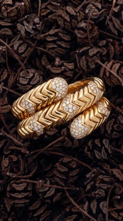 Bracciale Spiga Bvlgari in oro 18 carati con diamanti, intorno al 1990, diamanti per un totale di 3,5 carati
