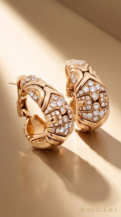 Orecchini pendenti Bvlgari Retro in oro 18 carati con diamanti, 2,5 carati, design scolpito