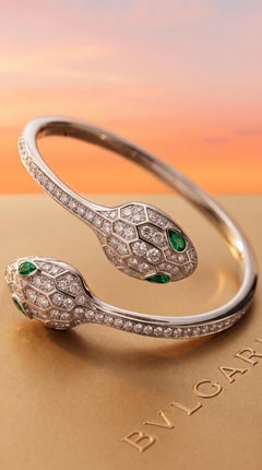 Bracciale Bvlgari Serpenti Seduttori in oro bianco 18 carati con diamanti e smeraldi